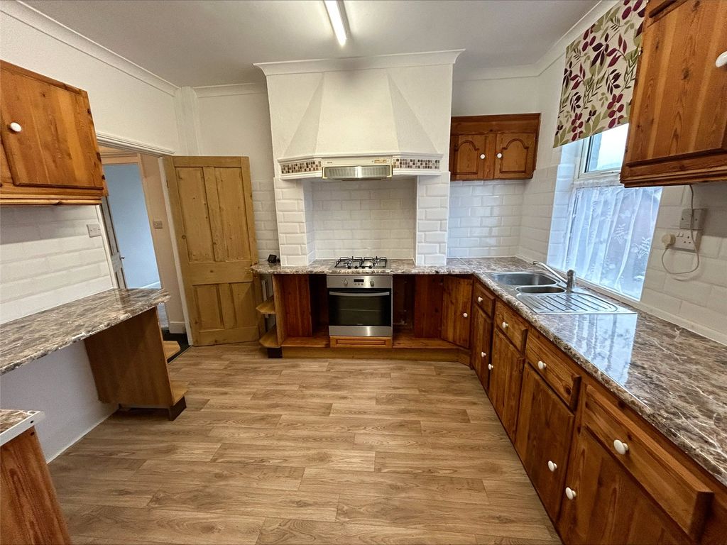 Property photo 2 of 9 Kitchen