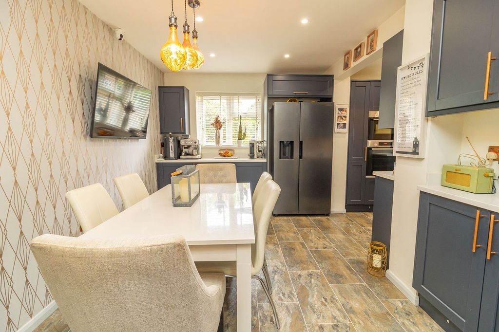 Property photo 2 of 26