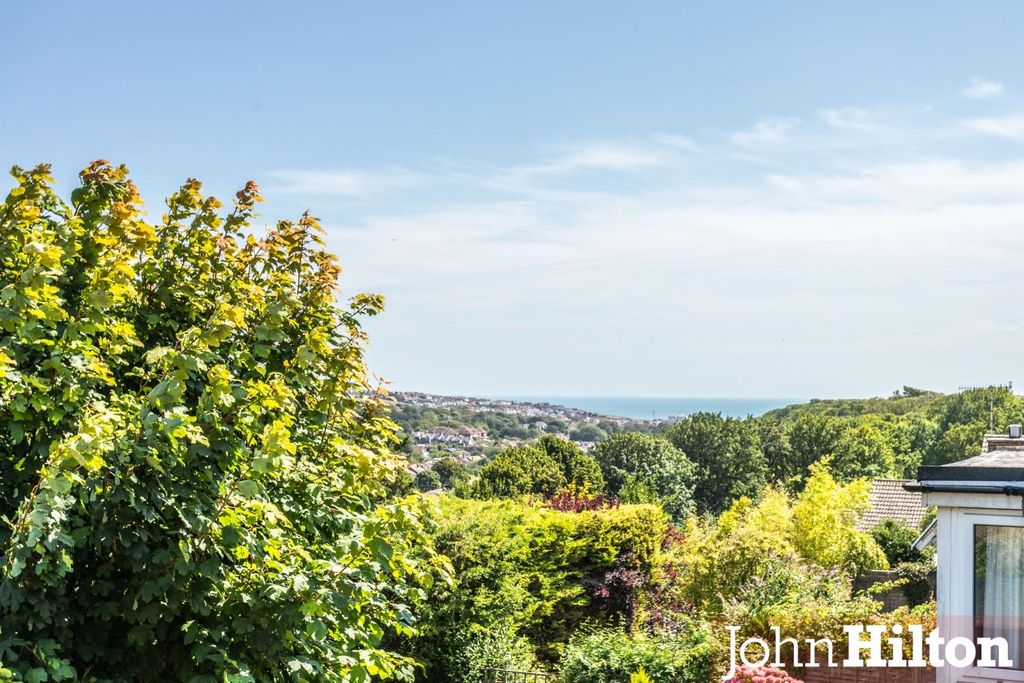 Property photo 2 of 20 Wanderdown Way-24.Jpg