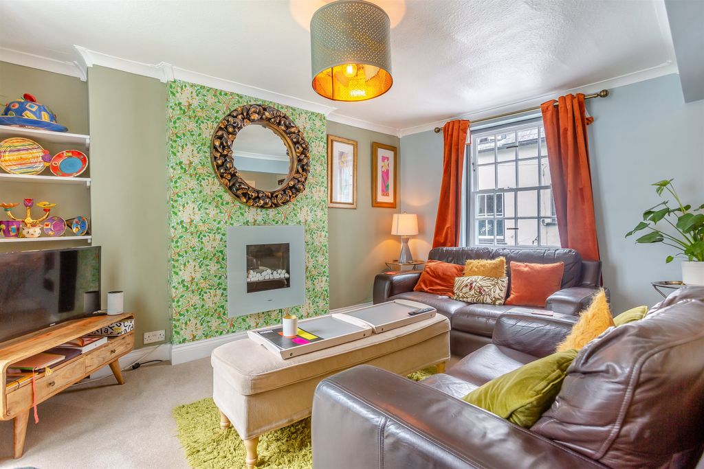 Property photo 3 of 28