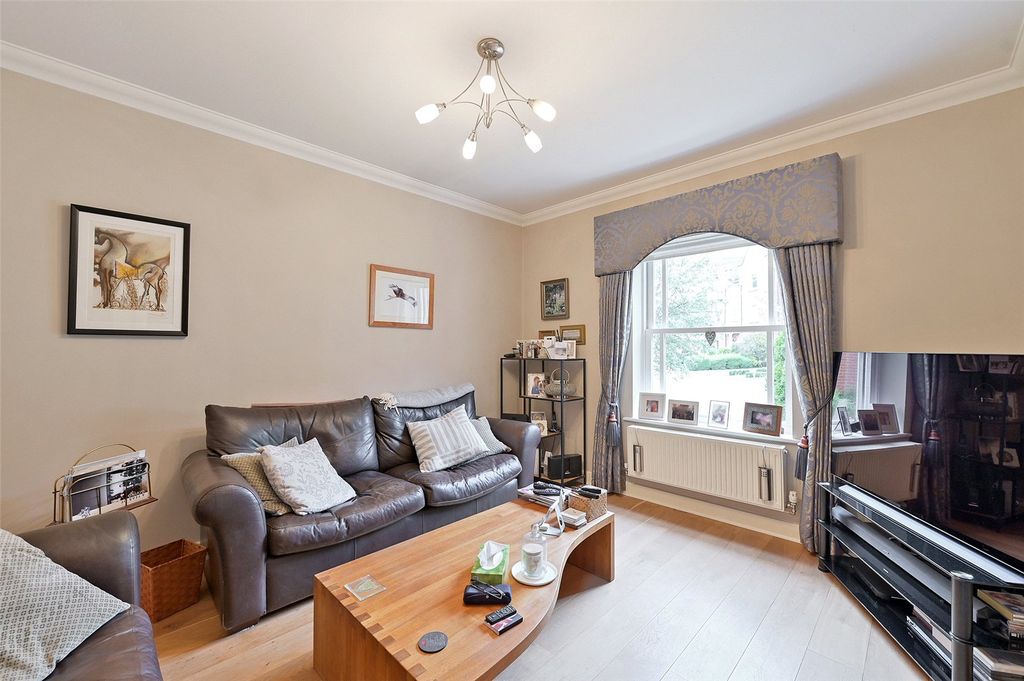 Property photo 3 of 15 Snug