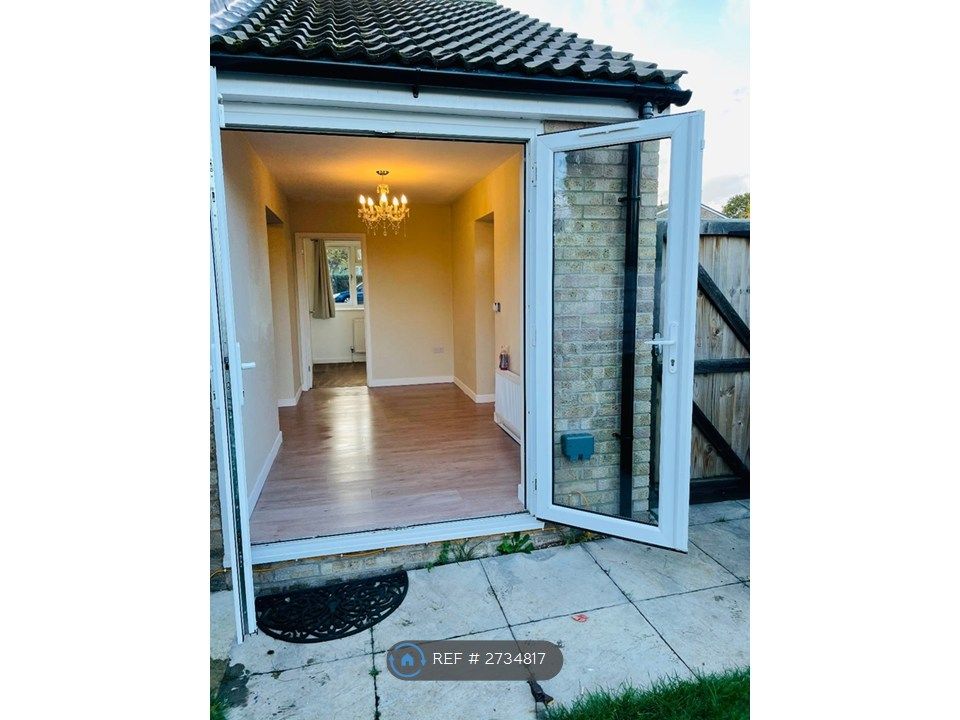 Property photo 3 of 11 Entrance Hall