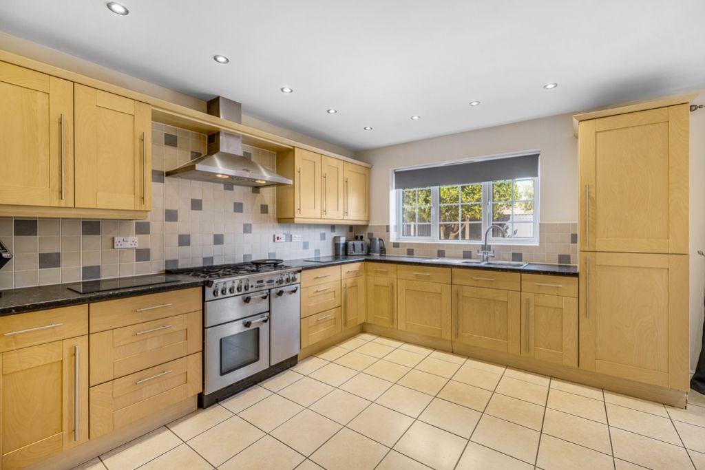 Property photo 3 of 28 3 Farthing Close (Boston)-17