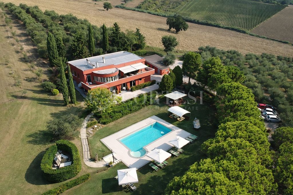 Property photo 1 of 60 Charm Residence With Pool And Guest Spaces In Marche