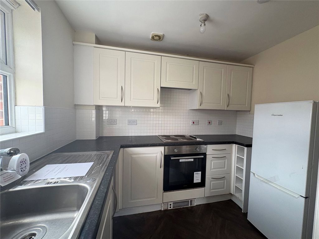 Property photo 3 of 9 Kitchen