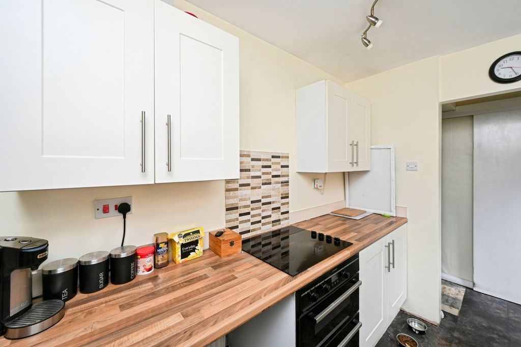 Property photo 3 of 16 Kitchen