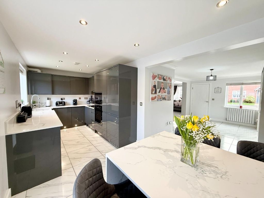 Property photo 2 of 26 Kitchen