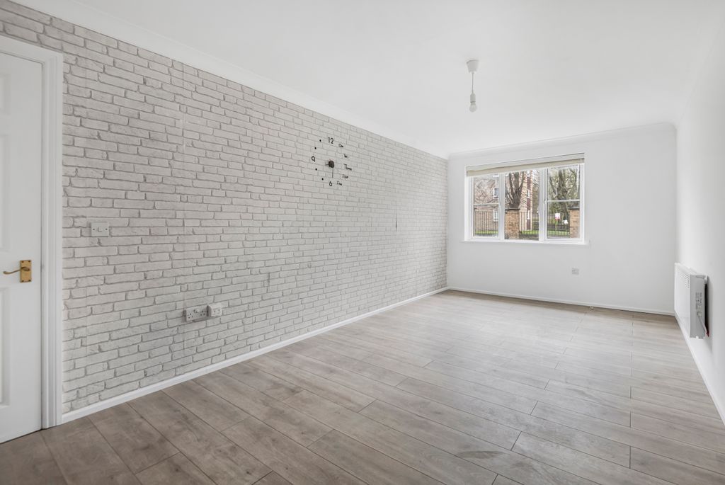 Property photo 3 of 9 2