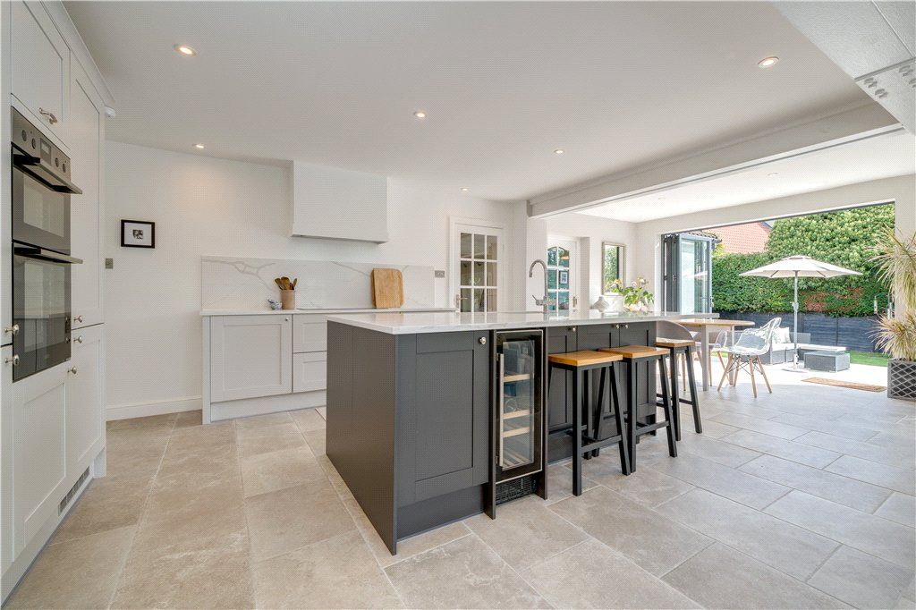 Property photo 2 of 16 Dining Kitchen