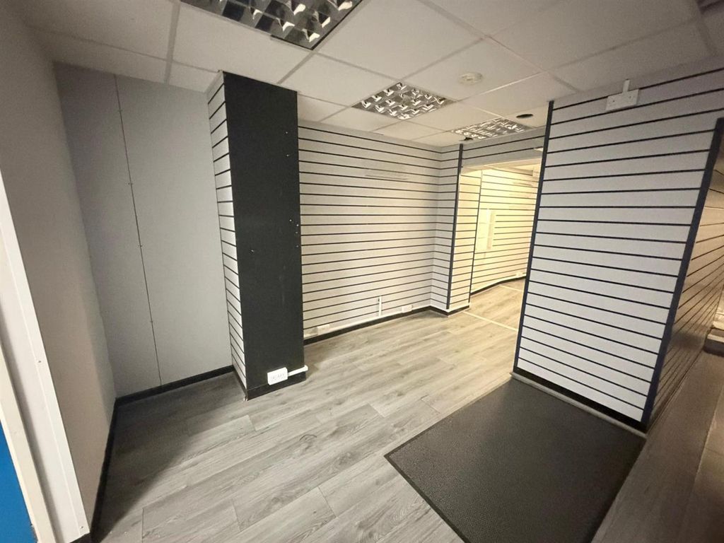 Property photo 3 of 16 Shop 4 .Jpeg