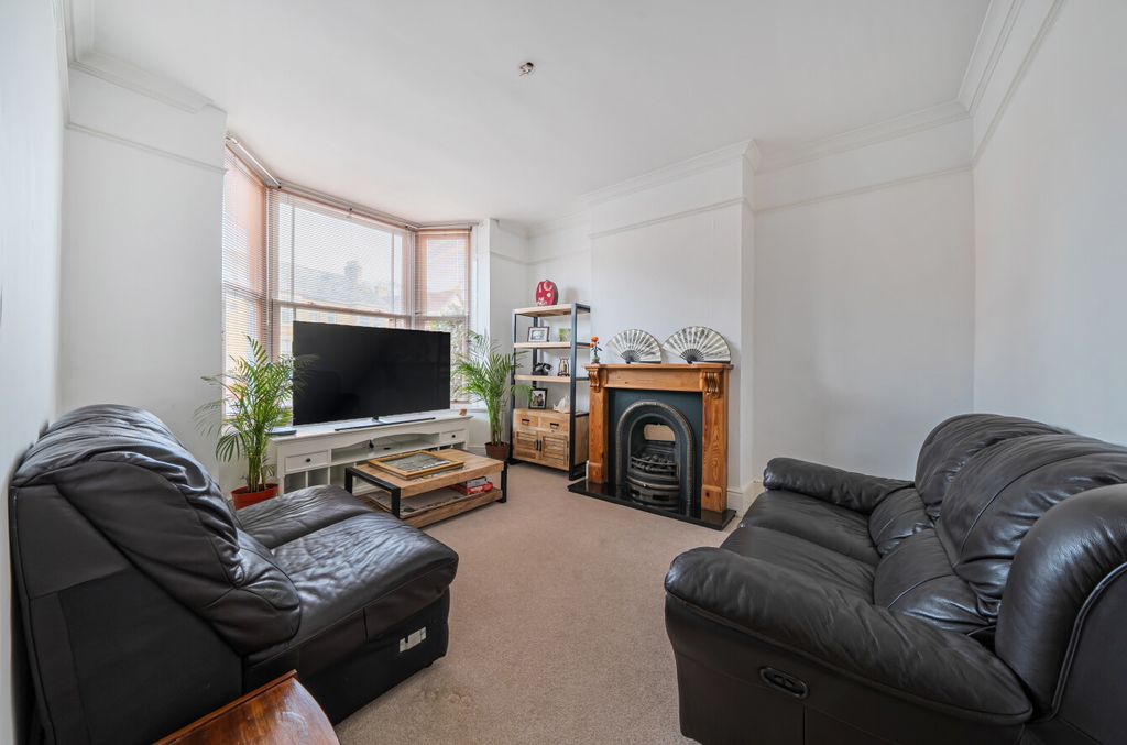 Property photo 3 of 17 1393493-1-6949427...