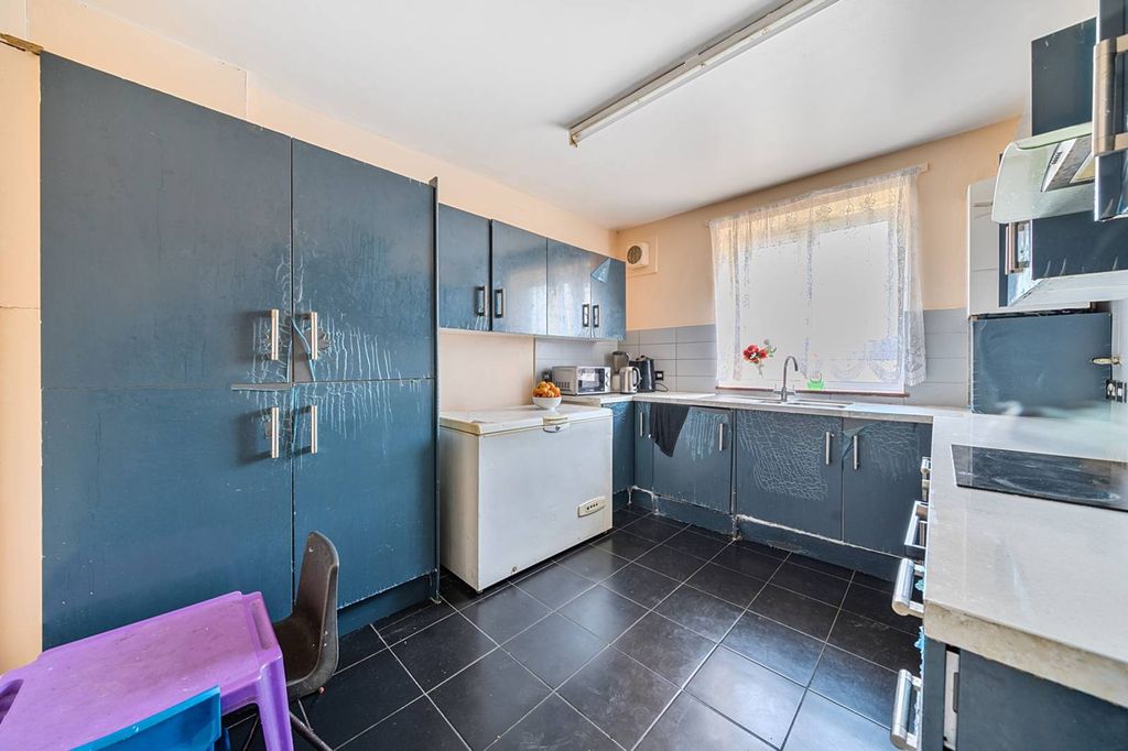 Property photo 3 of 16