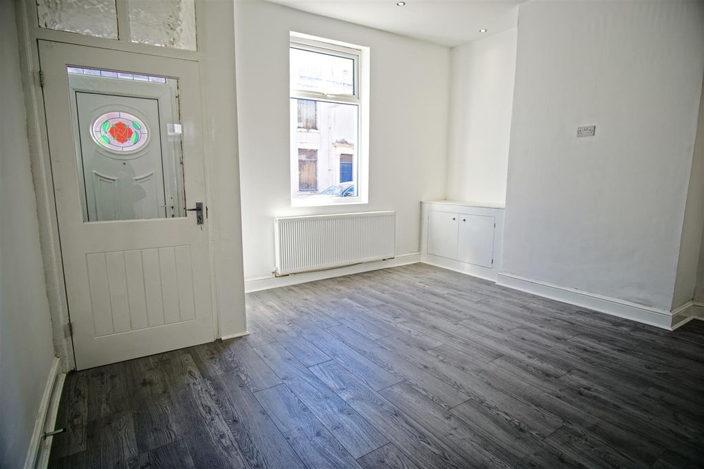 Property photo 2 of 12 Reception 1