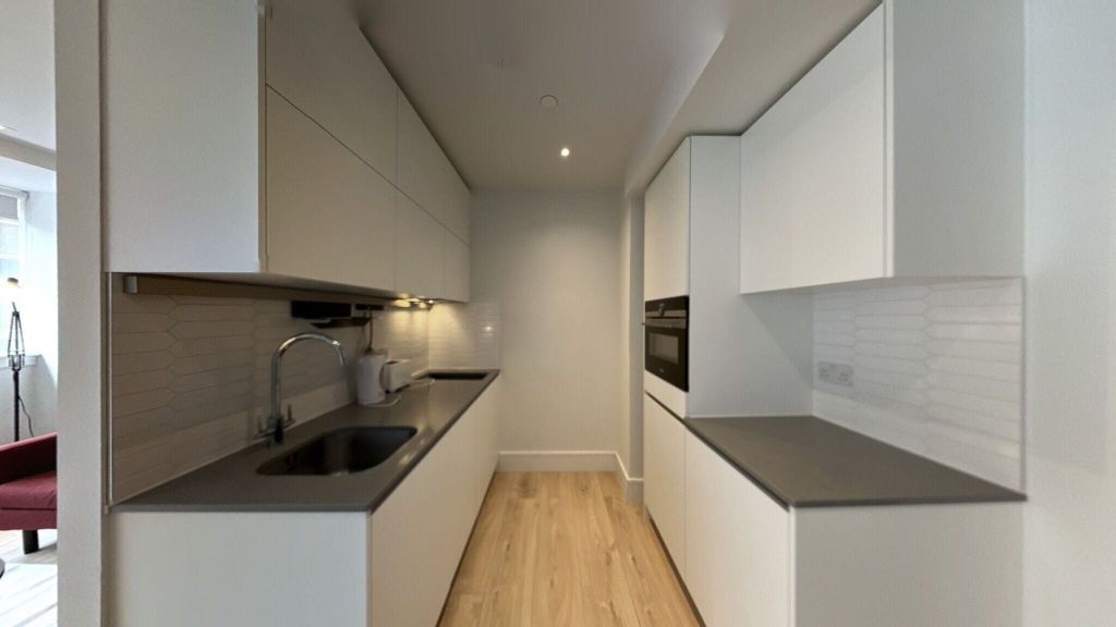 Property photo 2 of 18 Kitchen