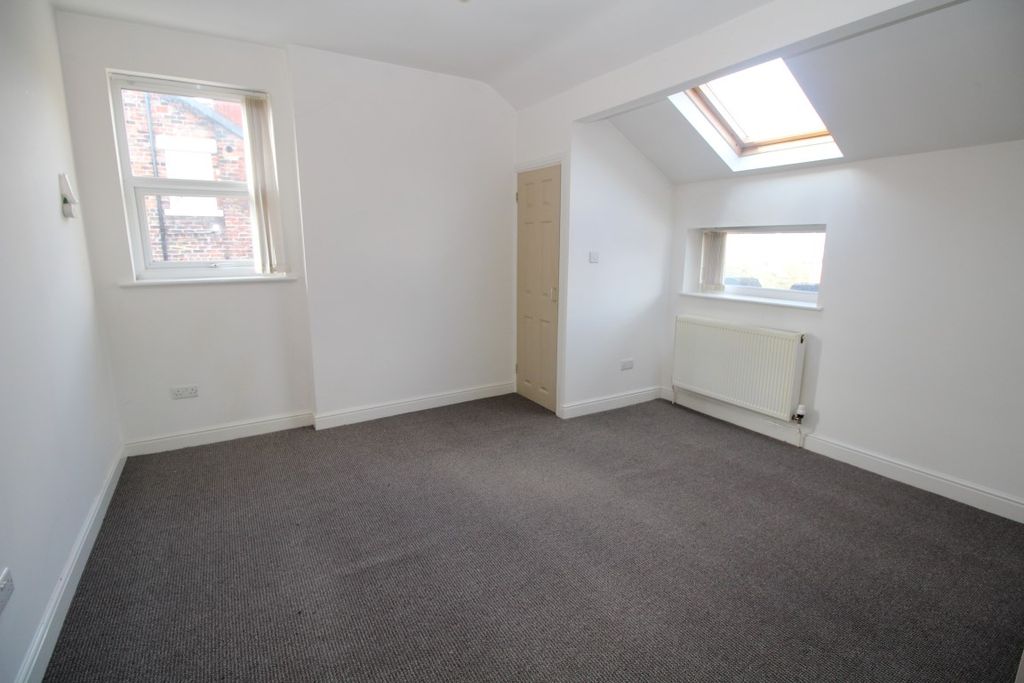 Property photo 2 of 7 Living Room