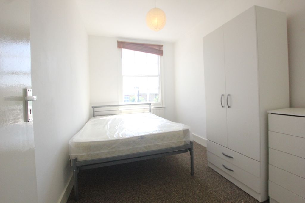 Property photo 3 of 11 Bedroom 2.Jpg