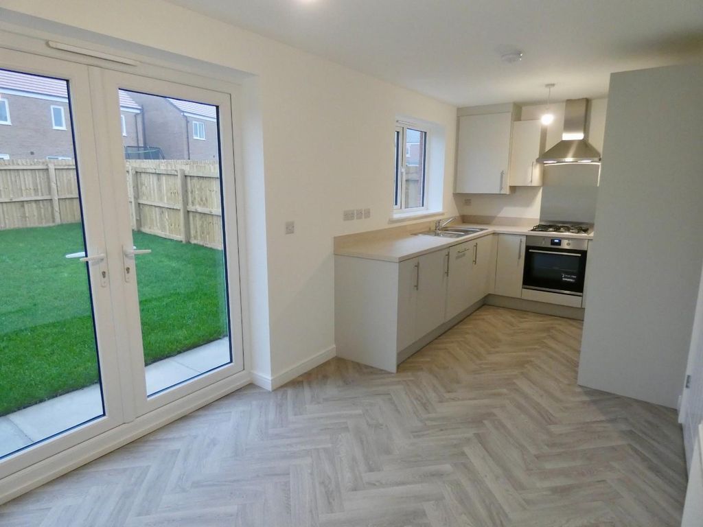 Property photo 3 of 17 Dining Kitchen