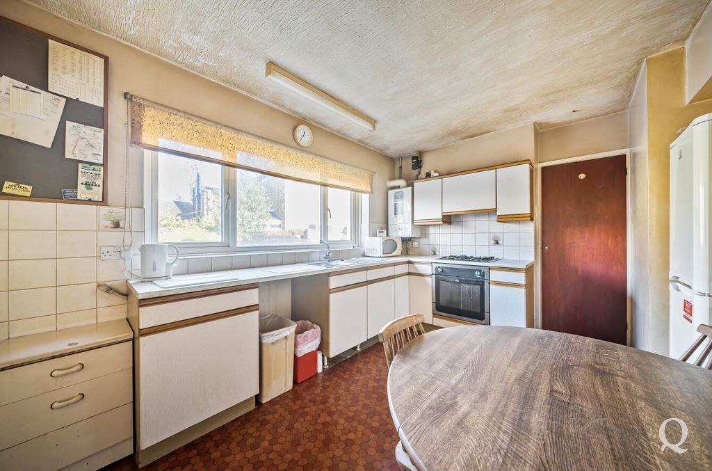 Property photo 2 of 22 9Afd055A-05Bd-4c5...