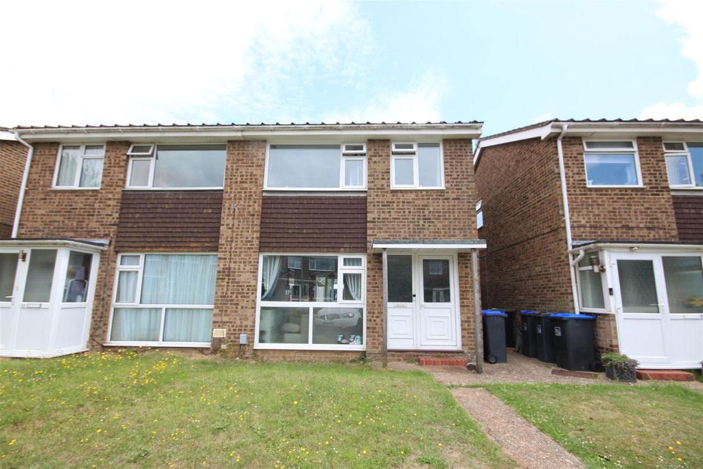 Property photo 1 of 9 Front