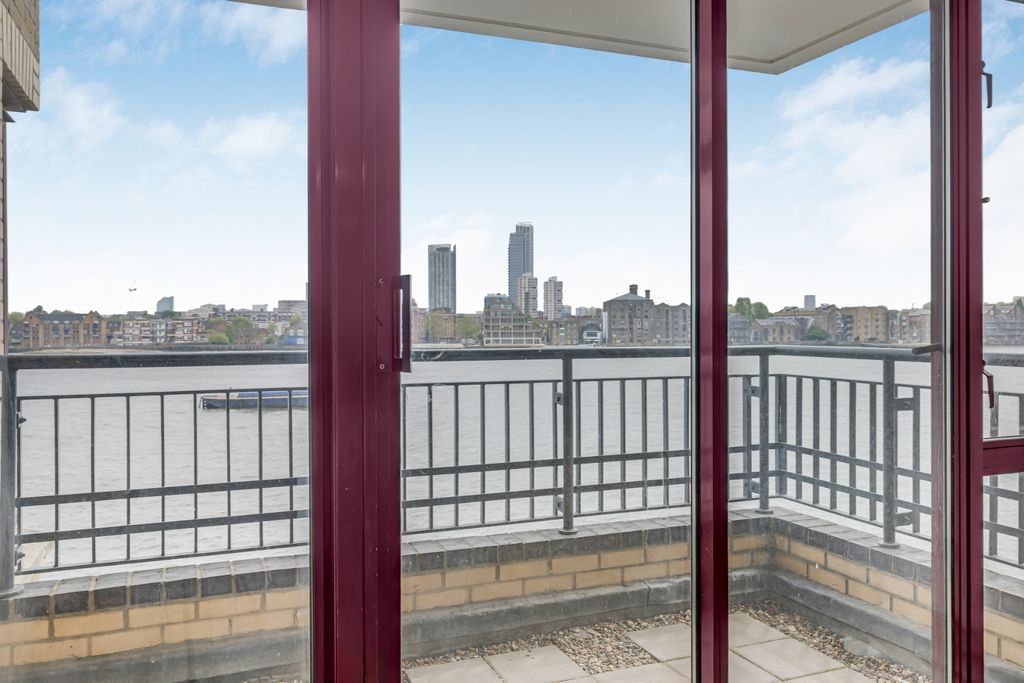 Property photo 3 of 11 Balcony