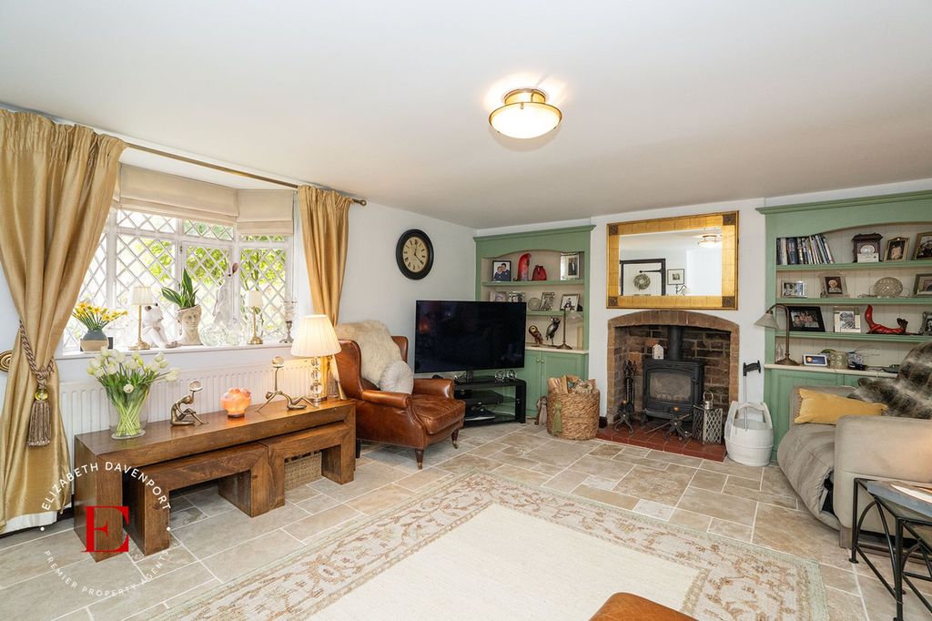 Property photo 2 of 23