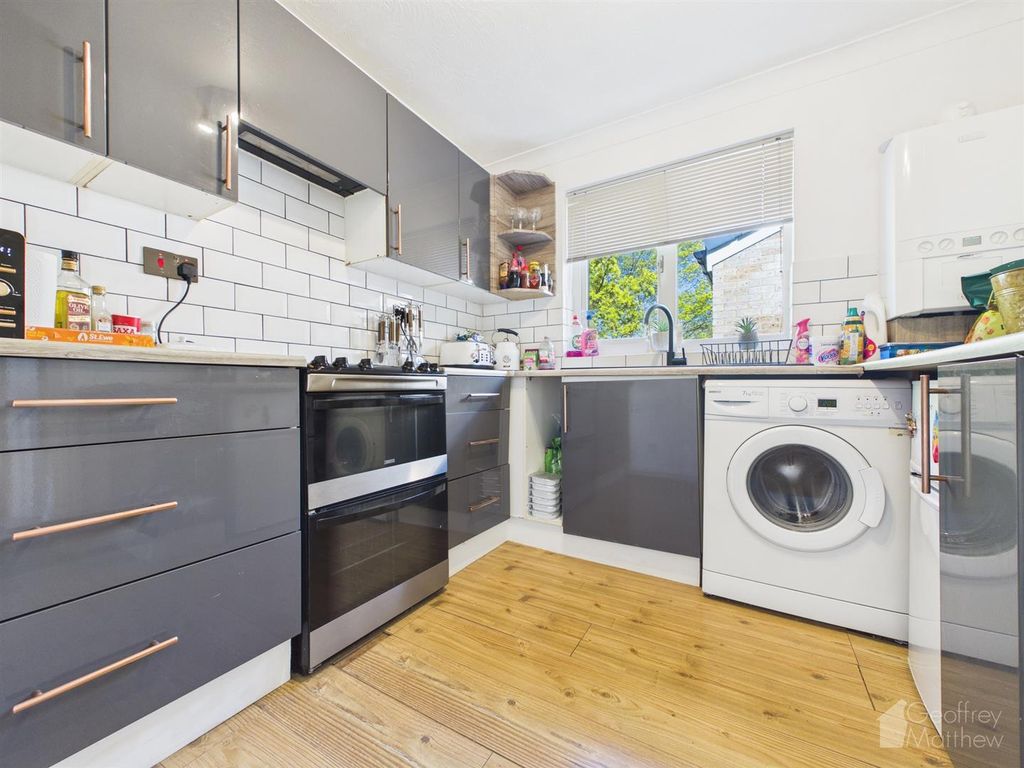 Property photo 3 of 12 Cam02365G0-Pr0456-Still005.Jpg