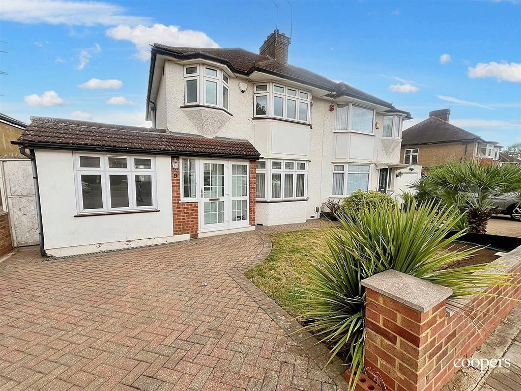 Property photo 1 of 17 Twyford Road External.Jpg