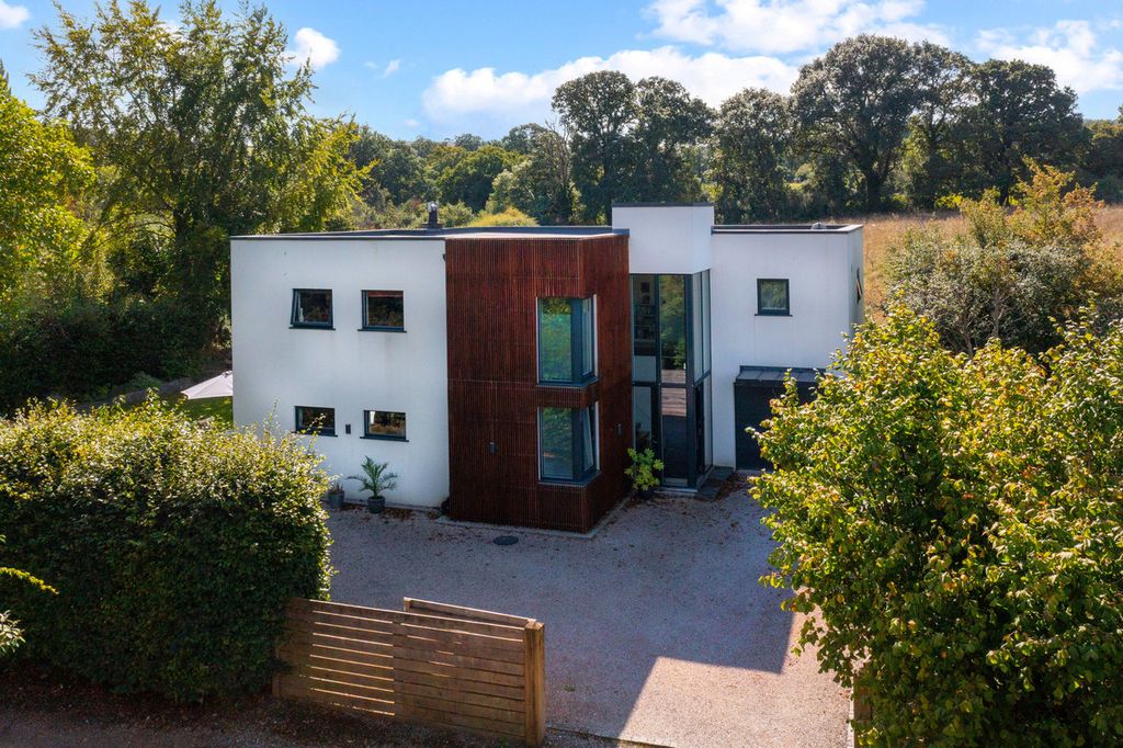 Property photo 1 of 23