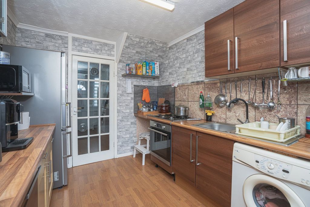Property photo 2 of 26