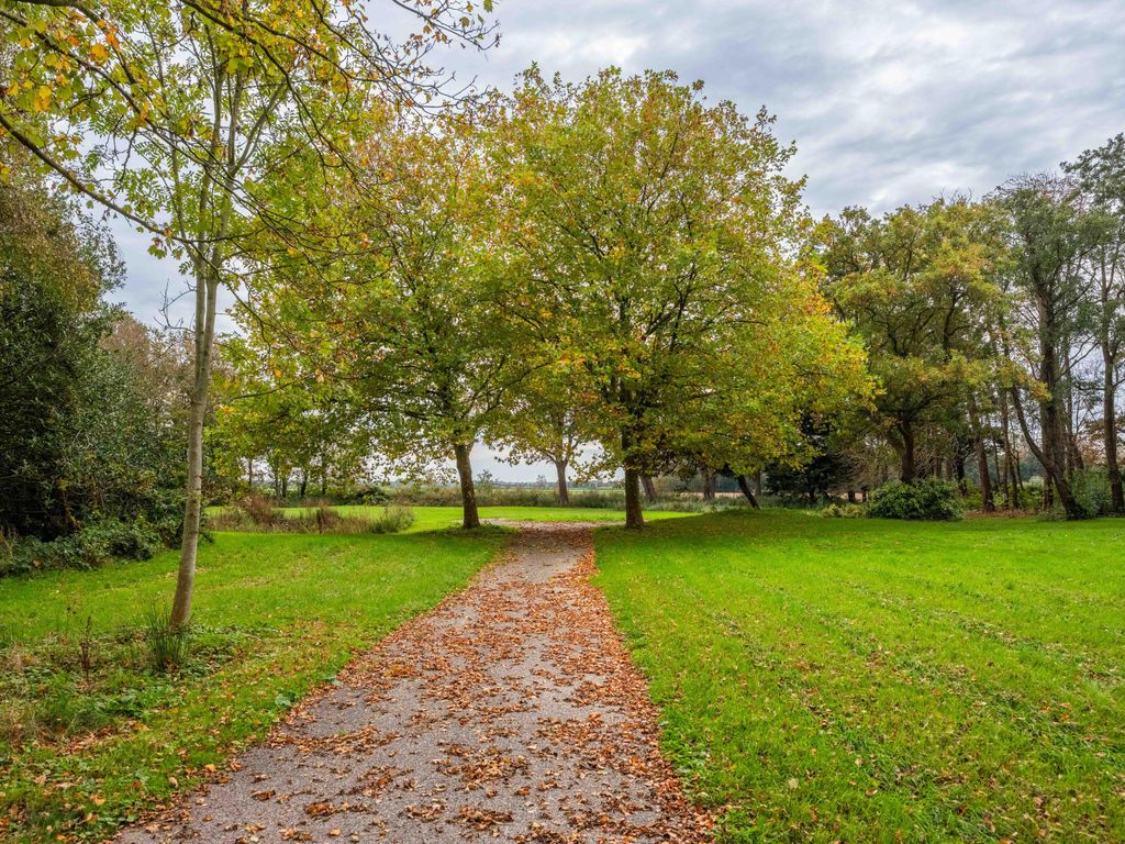 Property photo 3 of 27