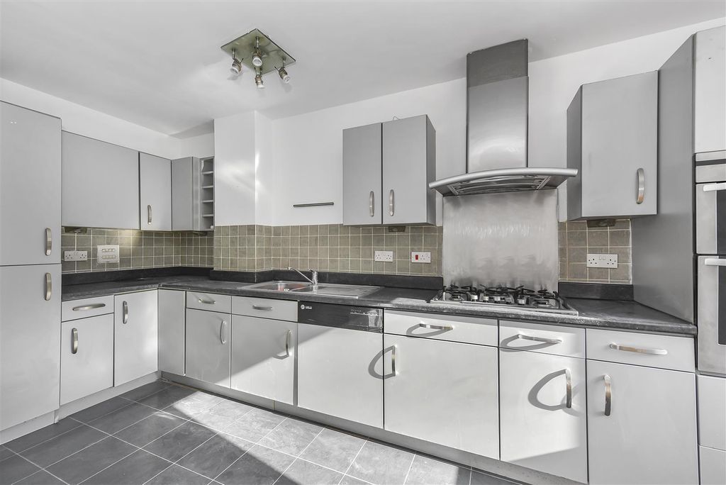 Property photo 3 of 16 Torres Square (9).Jpg