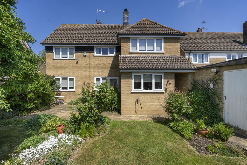 Property photo 1 of 15 8 Malting Close (2).Jpg