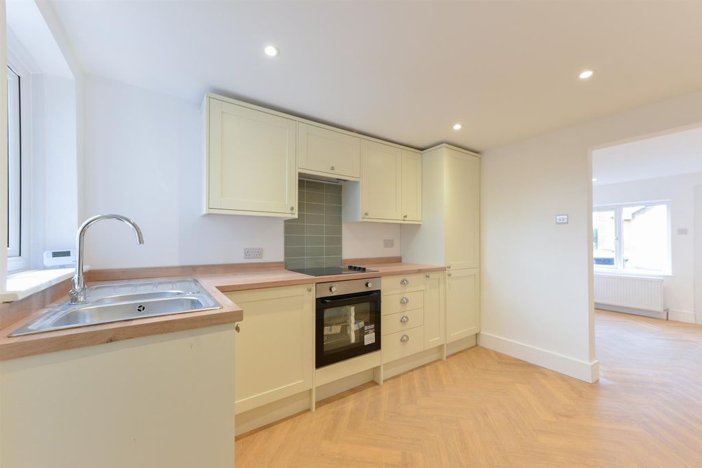 Property photo 3 of 12 Church Street, Burham4.Jpg