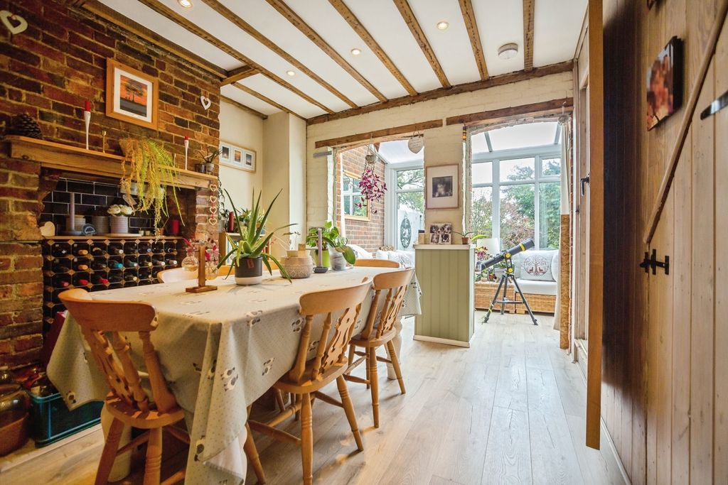 Property photo 2 of 16 Diner