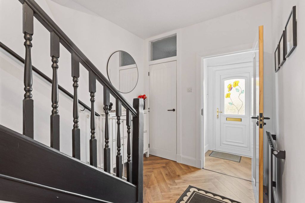 Property photo 3 of 31