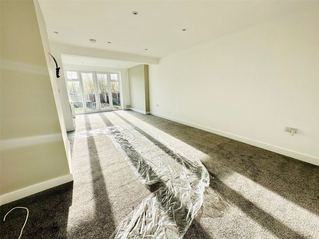 Property photo 2 of 10 Lounge