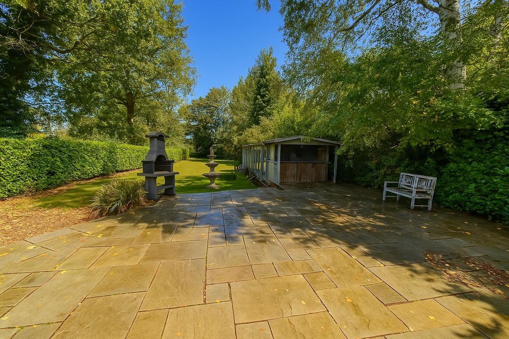 Property photo 2 of 20