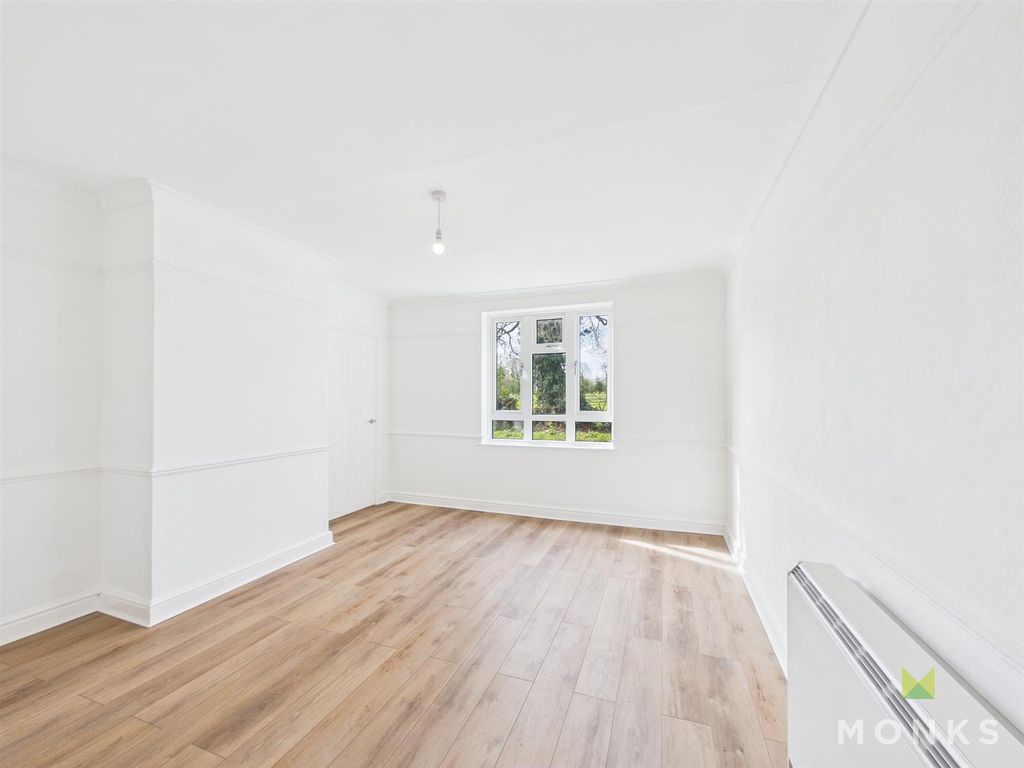 Property photo 2 of 11 Cam01348G0-Pr0803-Still001.Jpg