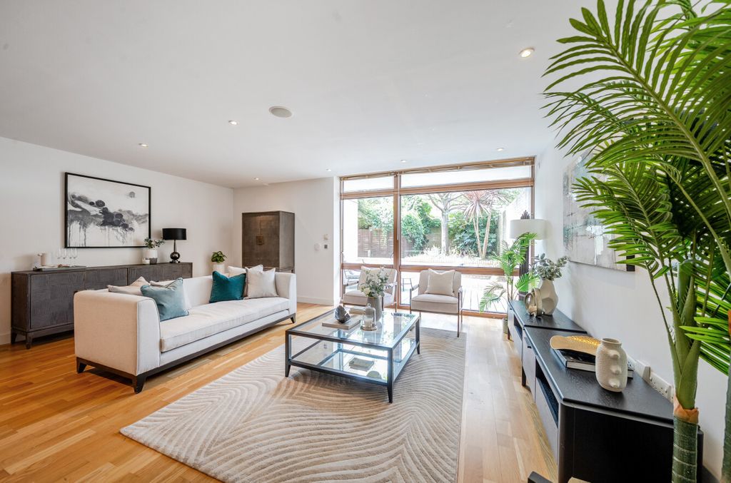 Property photo 2 of 32 1318271-3-6863d3B...
