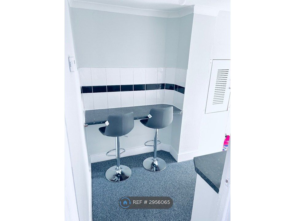 Property photo 3 of 13 Addtional Seating In Kitchen Area