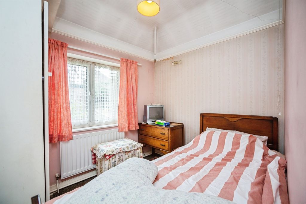 Property photo 2 of 9