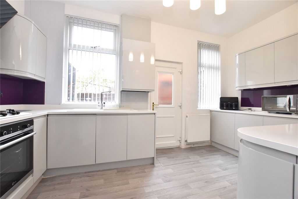 Property photo 2 of 17 Picture No. 23