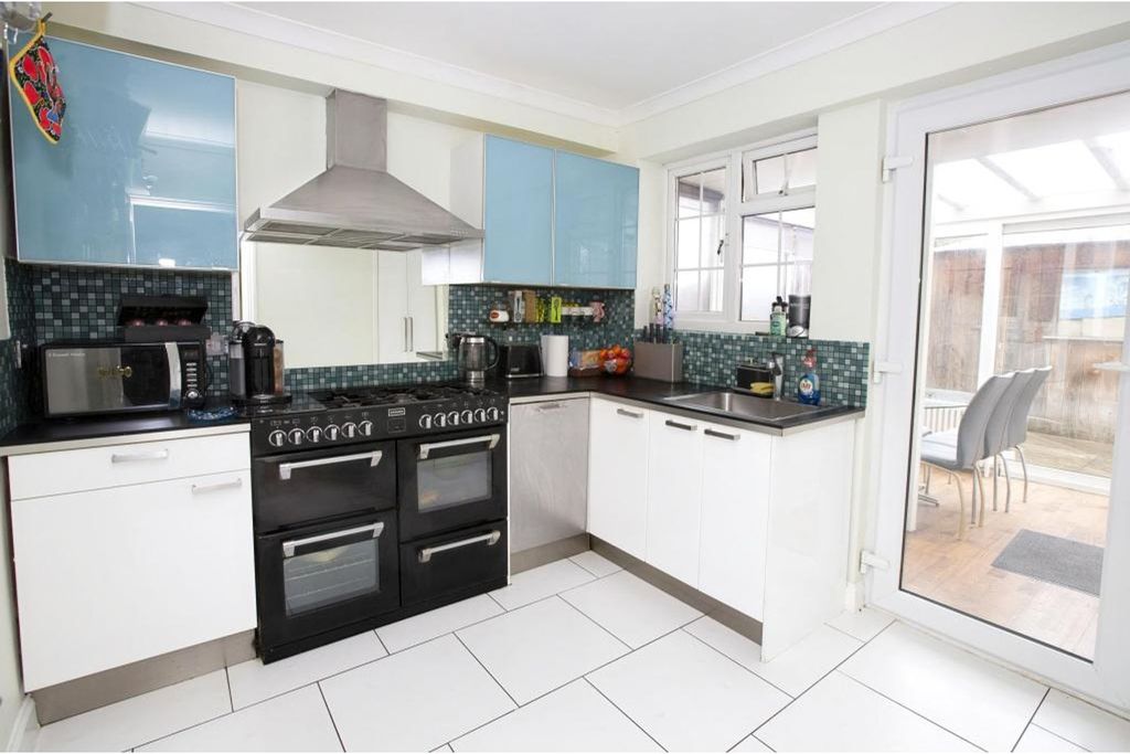 Property photo 2 of 9 Kitchen