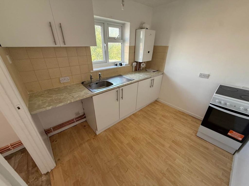Property photo 2 of 10 Kitchen