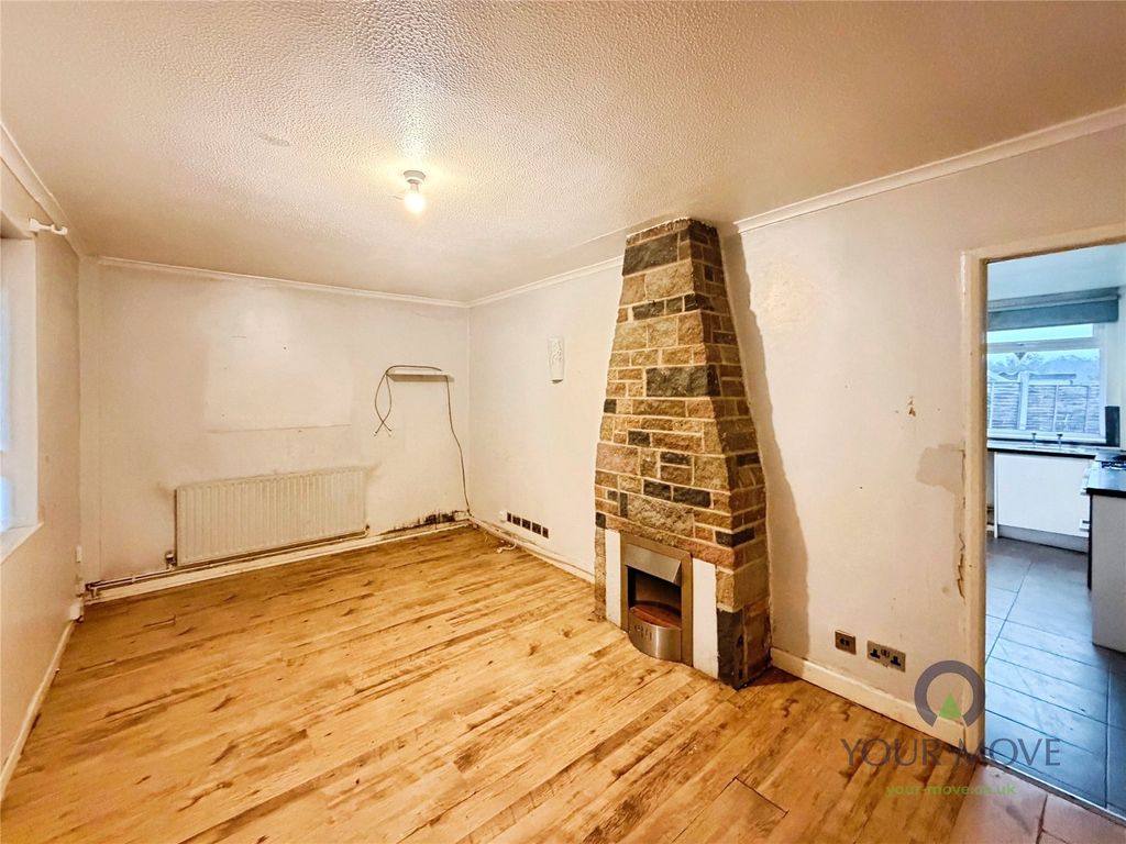 Property photo 3 of 12 Lounge