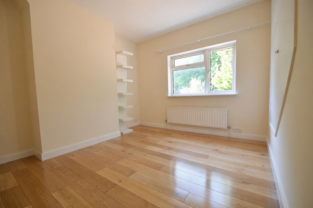 Property photo 2 of 8 Ryri1