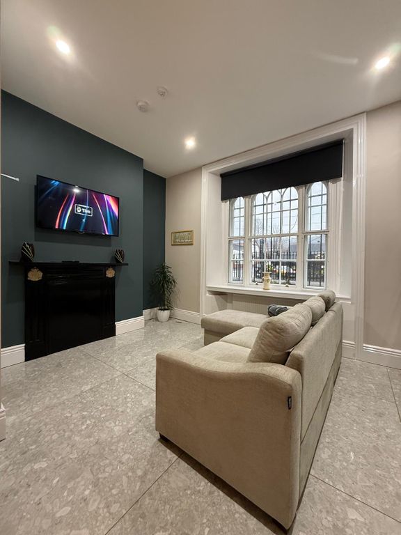 Property photo 3 of 12 Kitchen / Living