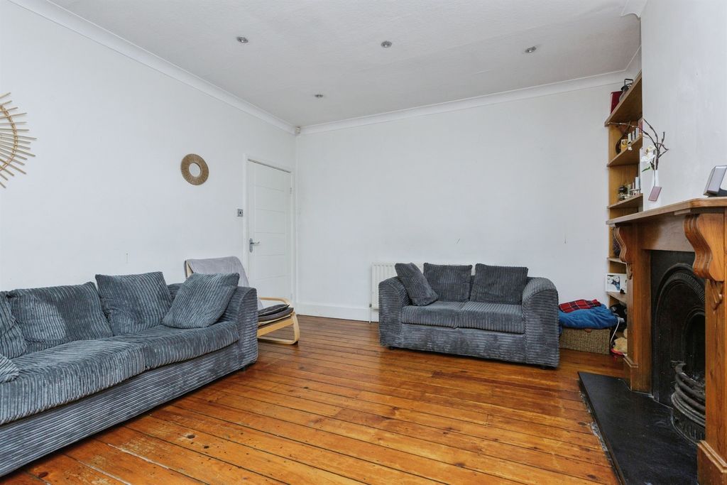 Property photo 3 of 17
