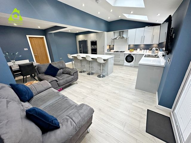 Property photo 2 of 21