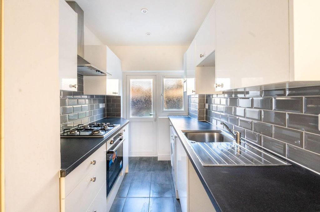 Property photo 2 of 3